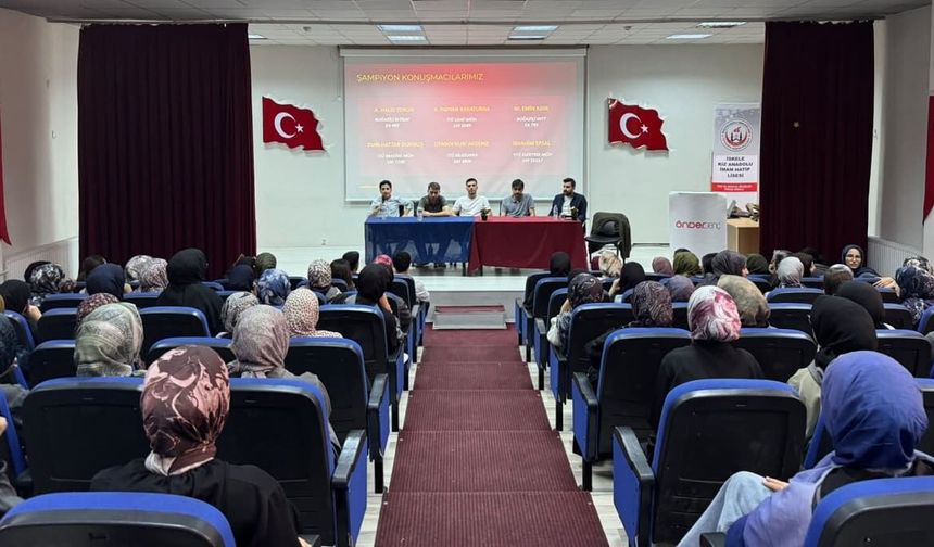 Van’da İmam Hatip mezunu YKS şampiyonları lise öğrencileriye buluştu