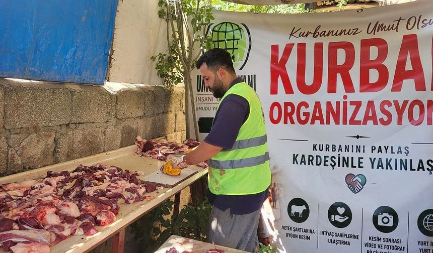 Van'da kesilen adak kurbanları ihtiyaç sahibi ailelere dağıtıldı!