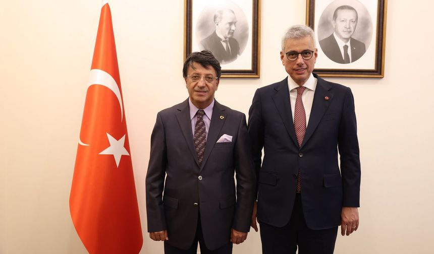 Türkmenoğlu: Van'ı bölgenin sağlık üssü haline getireceğiz