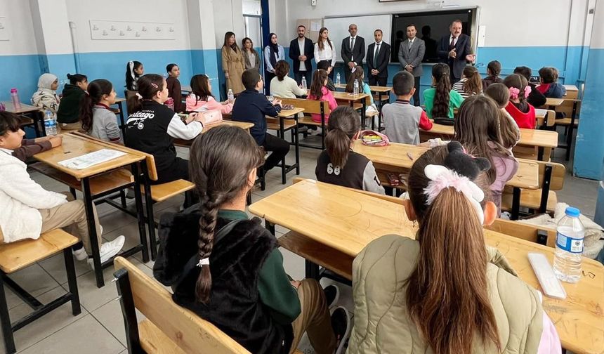 Tuşba’da kitap okuma yarışması sınavı düzenlendi