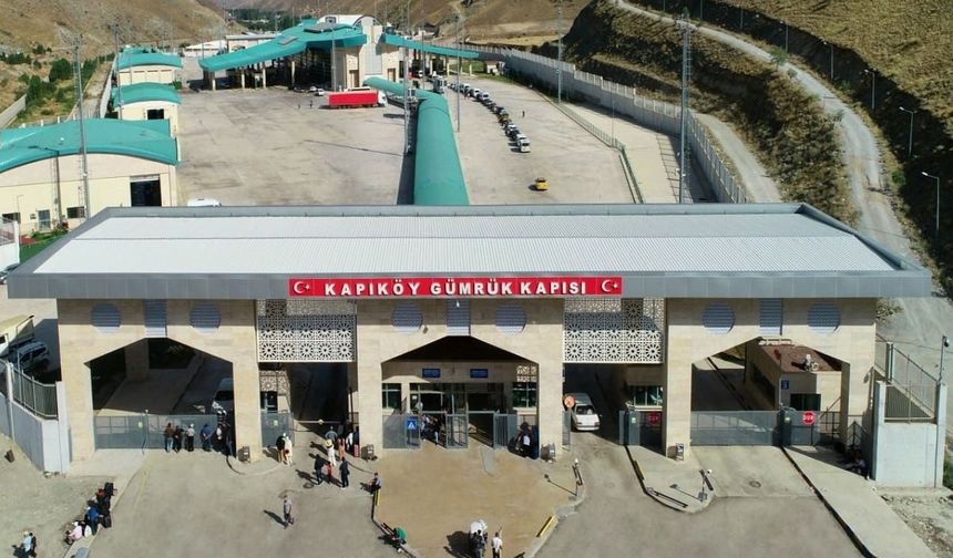 Van Kapıköy Sınır Kapısı'nda yeni dönem: İlk TIR geçti...
