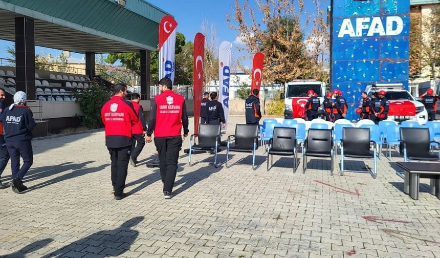Van Umut Kervanı Arama Kurtarma Ekibi, deprem anma programında yerini aldı