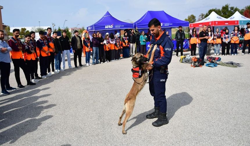 Van YYÜ’de afet farkındalık etkinliği düzenlendi