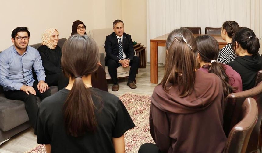 Van’da çocuk evine ziyaret: Çocukların talep ve hayalleri dinlendi