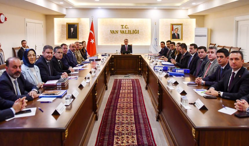 Van’da güvenlik ve kamu hizmetleri toplantısı gerçekleştirildi