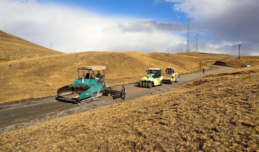 Van’da İran sınırındaki mahalle asfaltla buluşuyor