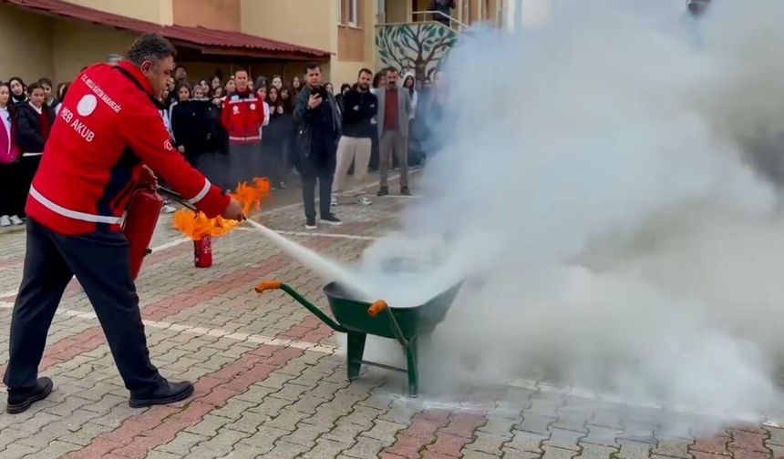 Van’da öğrenciler için deprem, yangın ve tahliye tatbikatı yapıldı