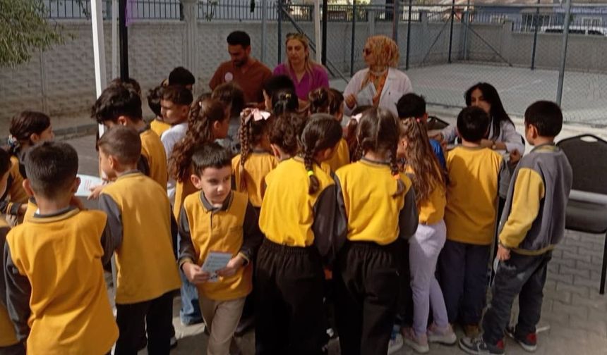 Van’da öğrencilere sağlıklı yaşam ve akran zorbalığı eğitimi verildi