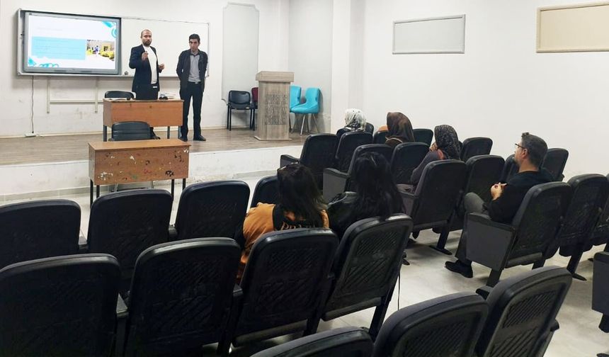 Van’da velilere eğitimde ailenin rolü anlatıldı