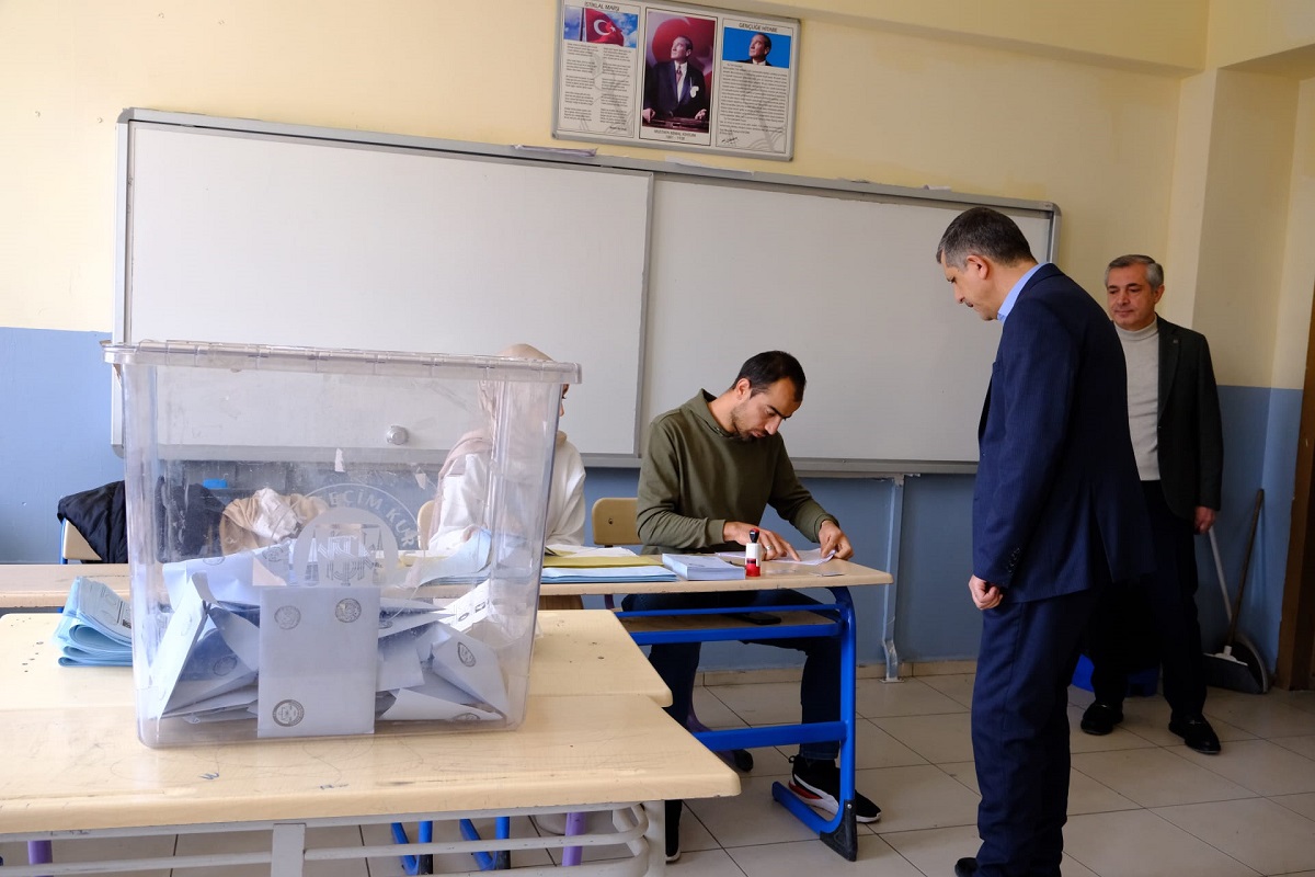Mehmet Mehdi Oğuz Oy Kullanma Van Seçim (1)
