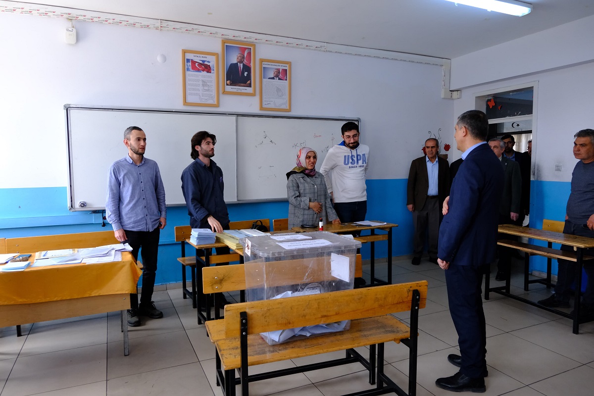 Mehmet Mehdi Oğuz Oy Kullanma Van Seçim (2)