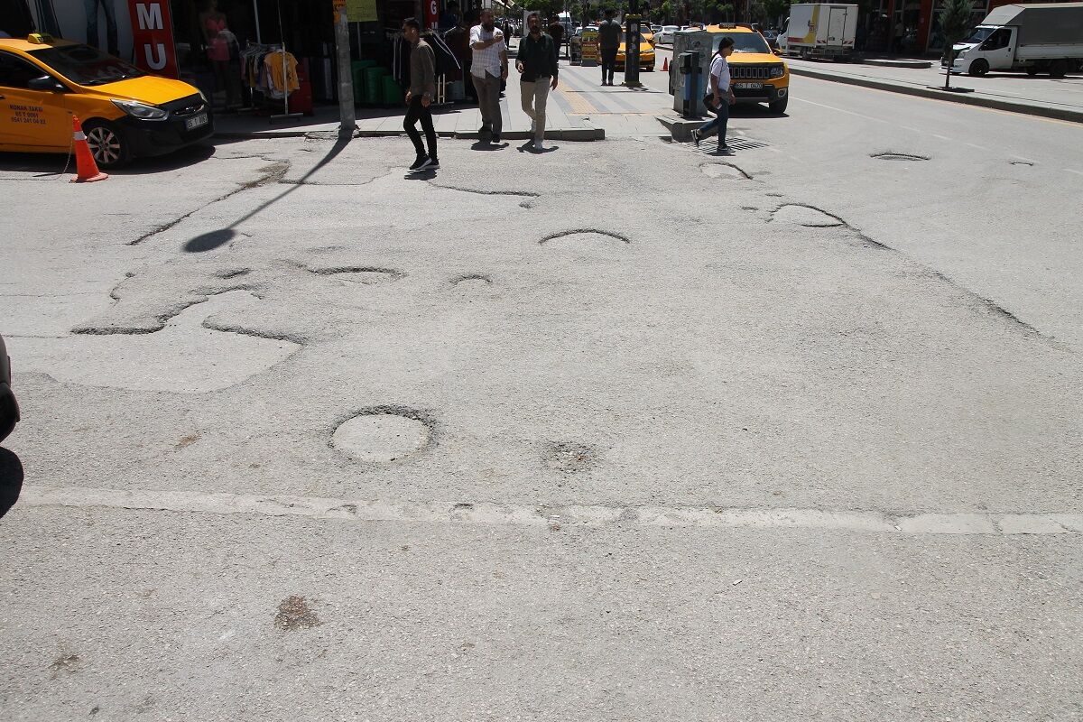 Bozuk Kaldırımlar (10)