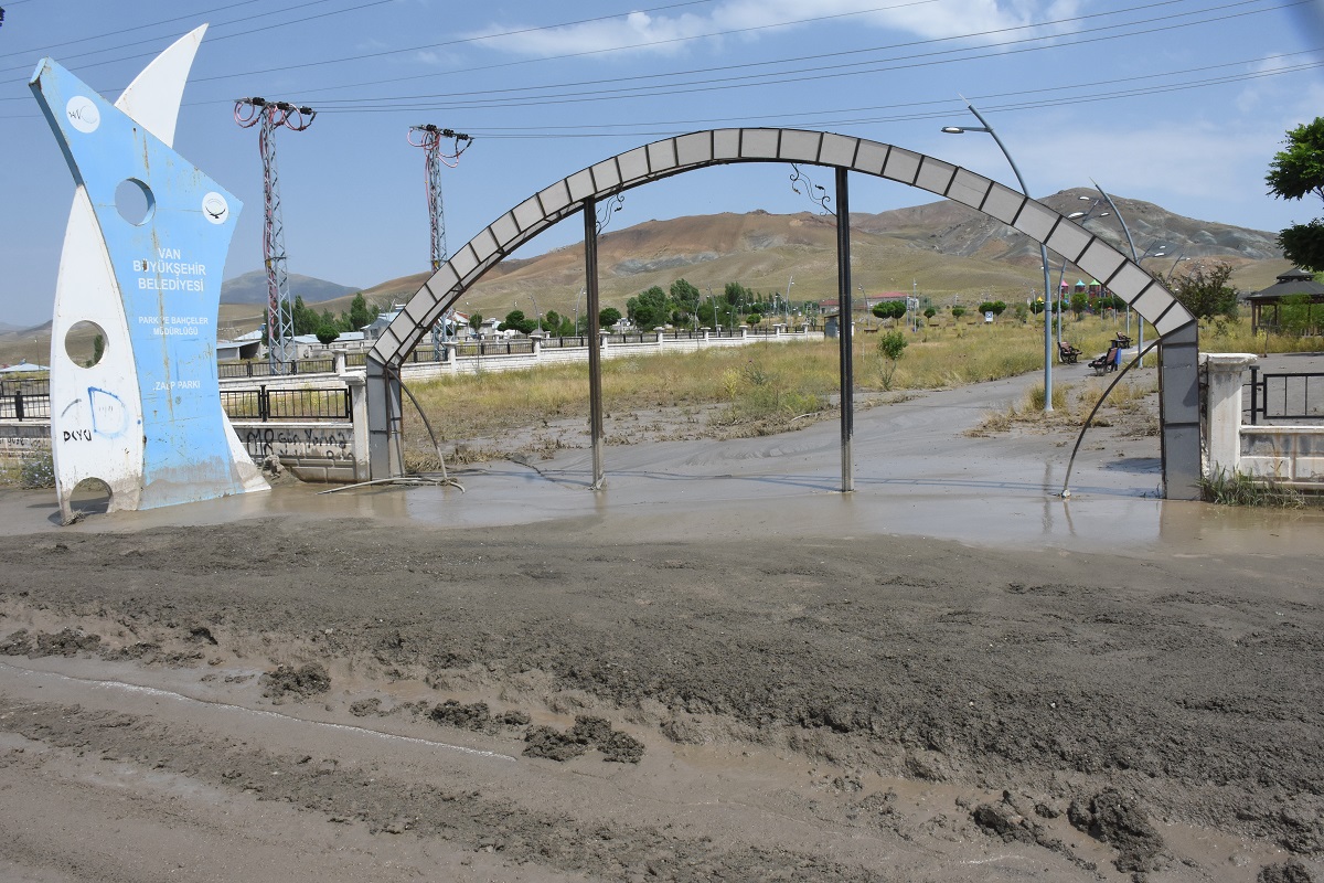 Van Özalp Sel Çalışmaları (1)