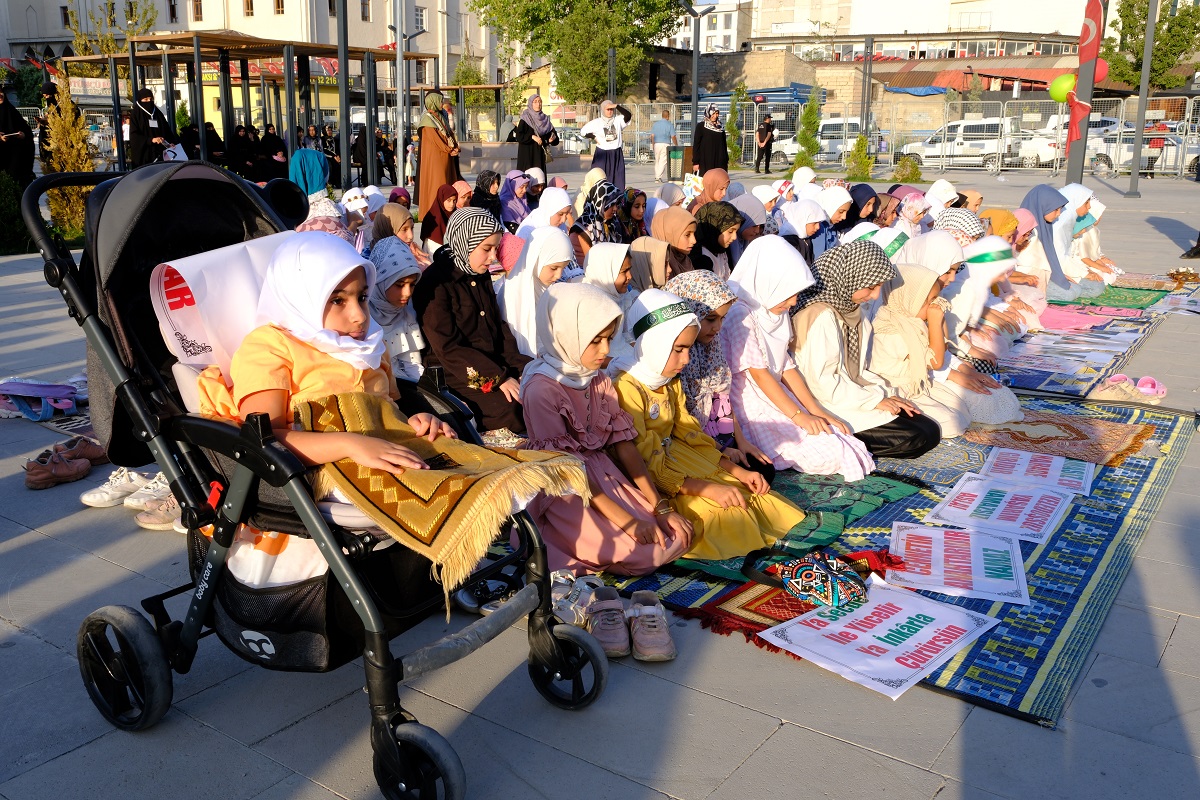 Van Namaz Yürüyüşü Hayat Namazla Güzeldir (2)