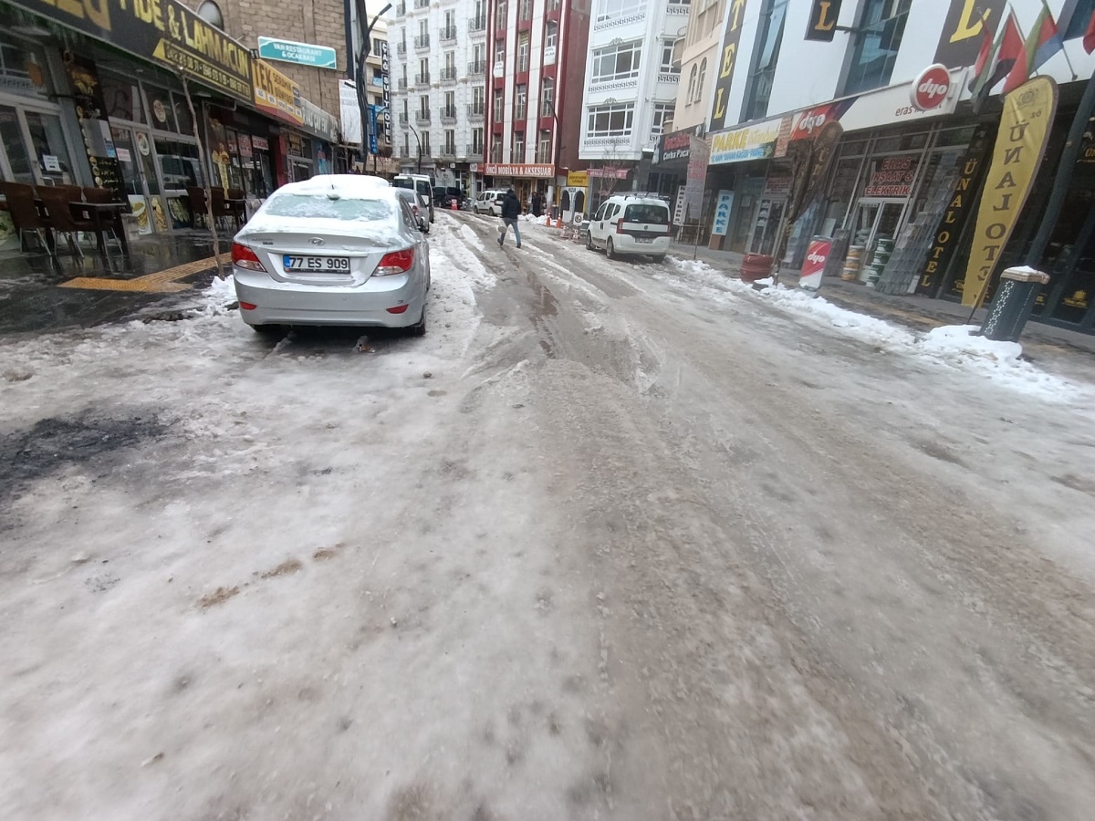 Van Buz Tutan Yollar Tuz Sorunu (10)