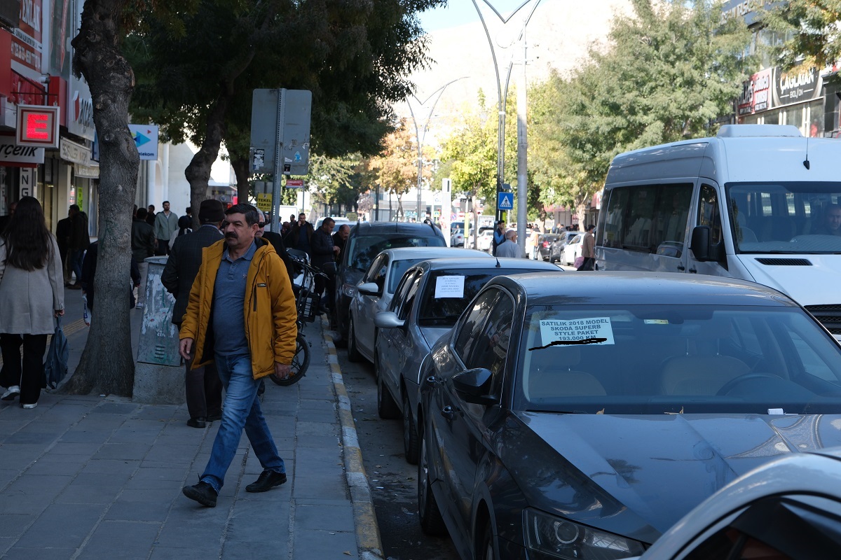 Van Park Sorunu Açık Oto Pazarına Döndü (2)