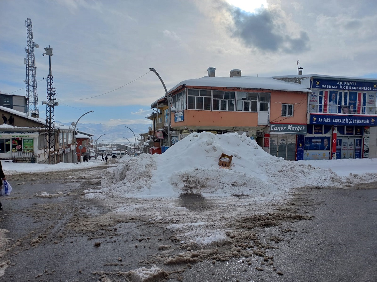 Van Başkale Kara Gömüldü (4)