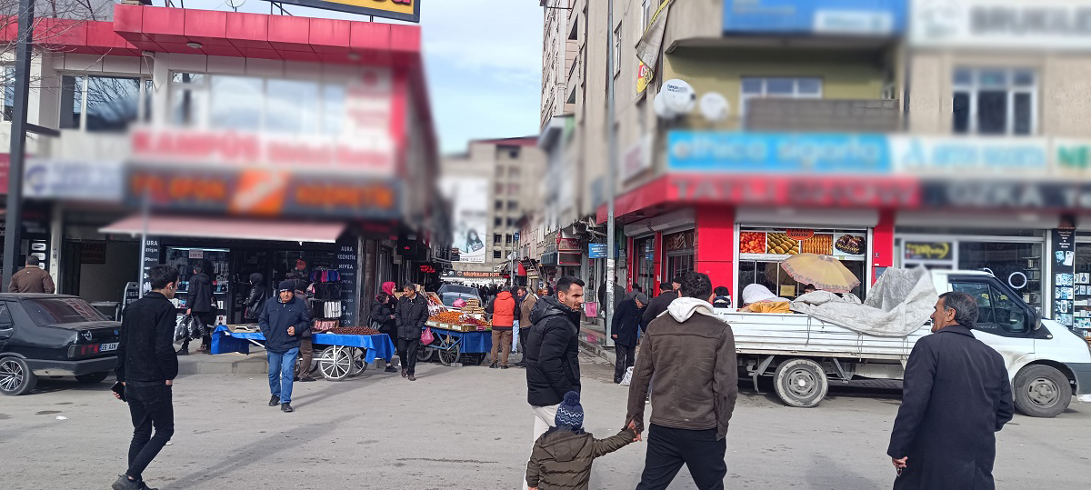 Van Beşyol Meydani Açik Pazar Alanina Döndü (2)