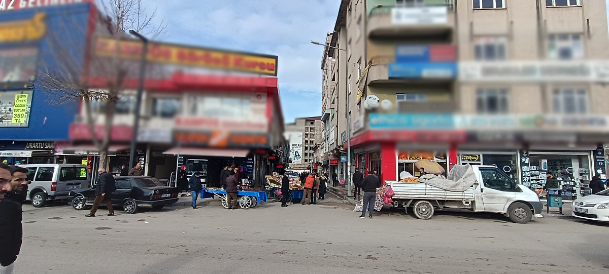 Van Beşyol Meydani Açik Pazar Alanina Döndü (5)