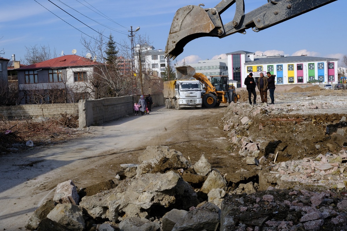 Ipekyolu Yeni Yol Açma Çalışması (2)