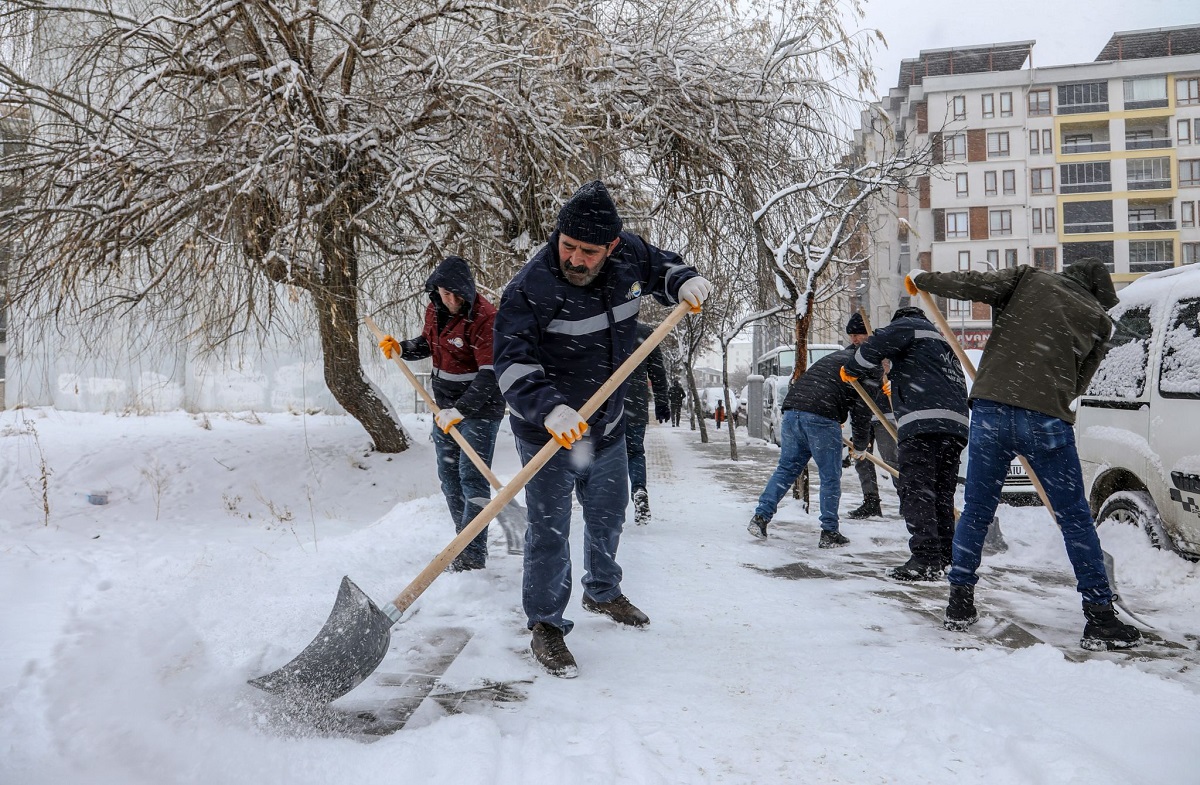 Karla Mücadele Kar Yağışı 21 Şubat (4)