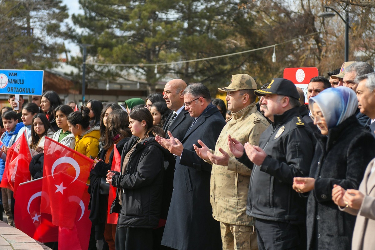 Van 120 Çocuk Yürüyüşü (3)