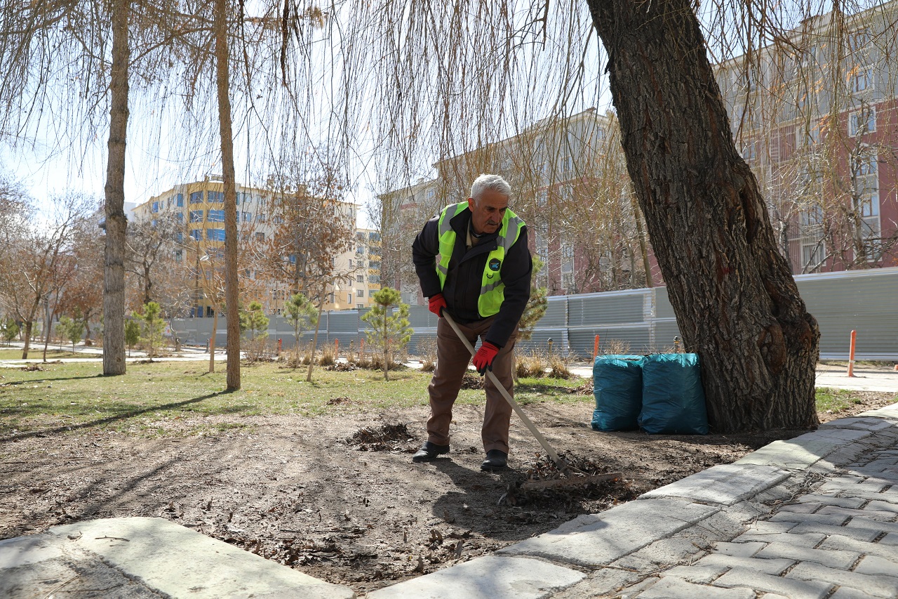 Ipekyolu Park Temizliği (1)