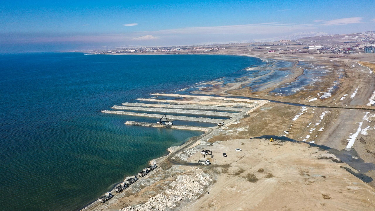 Van Gölü Dip Çamuru Temizliği (2)