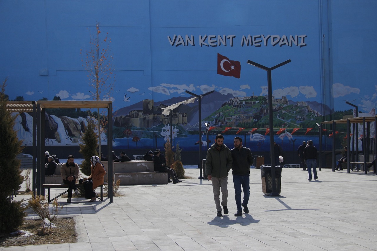 Van Kent Meydanı Sıcak Hava Parklar Kalabalık (8)