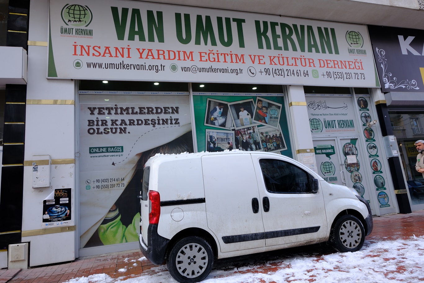 Vanli Hayirsever 320 Bi̇n Tl Değeri̇ndeki̇ Aracini Gazze (2)