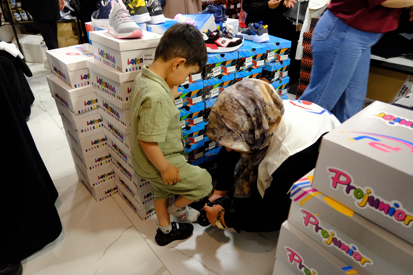 Yetimler Vakfı Van Bayramlık Yardımı (1)