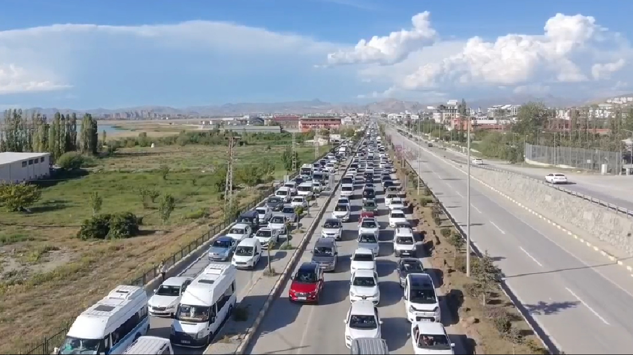 Ipekyolu Caddesi Trafik A