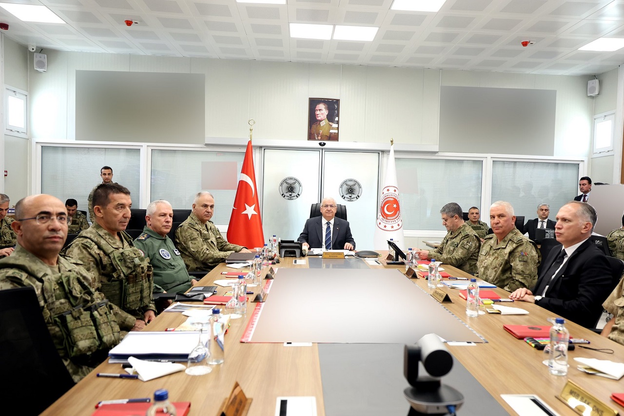 Mi̇lli̇ Savunma Bakani Van (1)