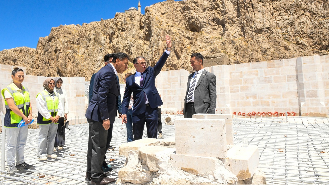 Van Tarihi Yapılar Eski Van (1)