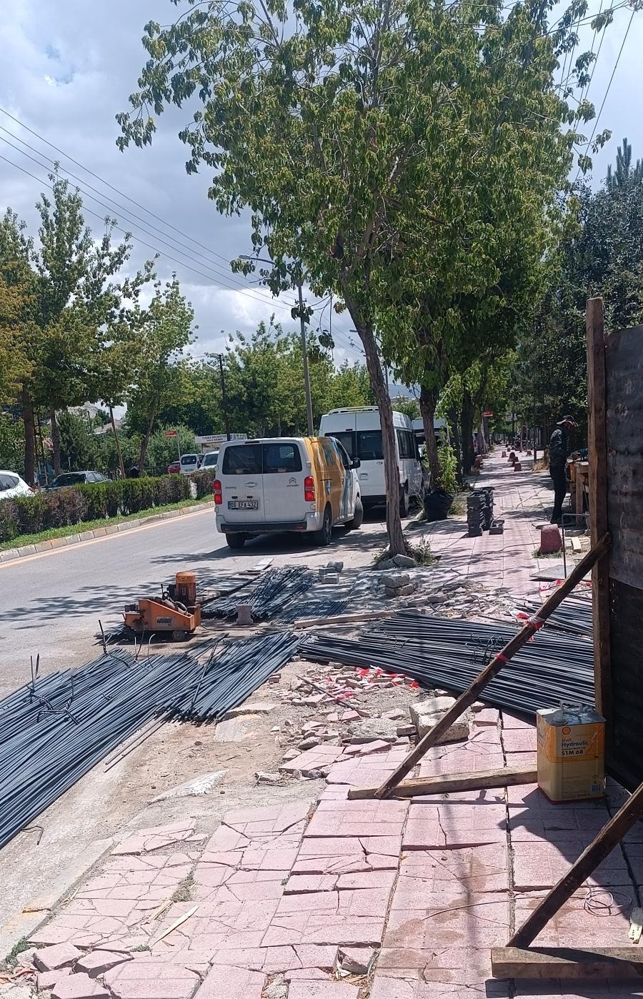 Inşaatçılar Kaldırım Ve Yol Işgali (1)