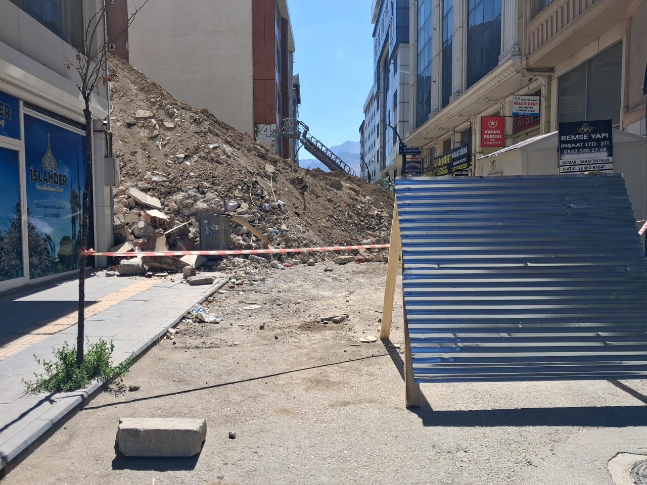 Inşaatçılar Kaldırım Ve Yol Işgali (2)