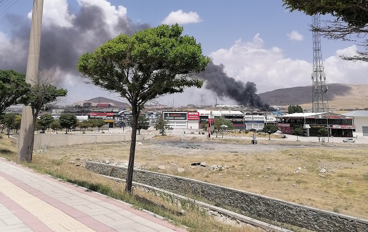 Van Yangın Hurdacılar (2)