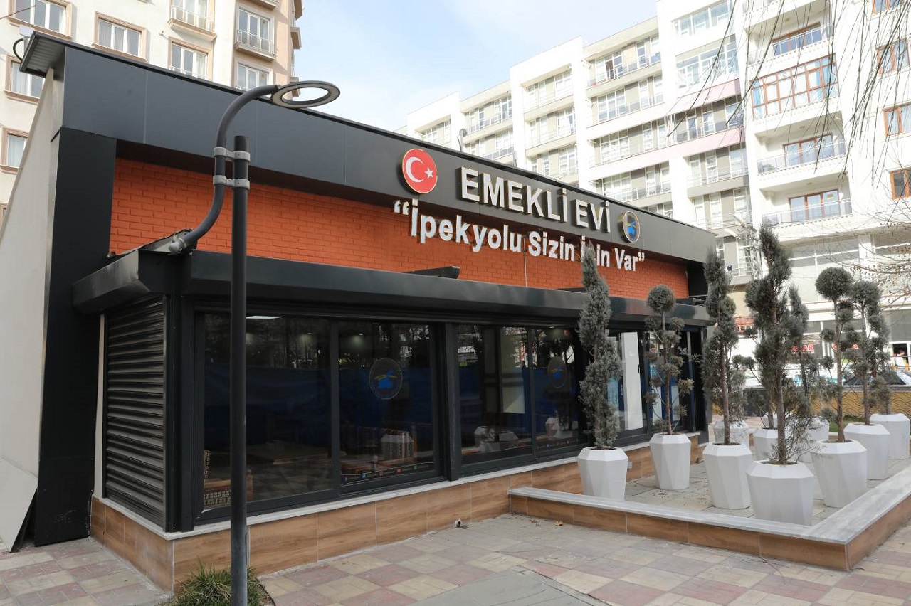 Ahmet Çam Parkı Emekli Evi (1)