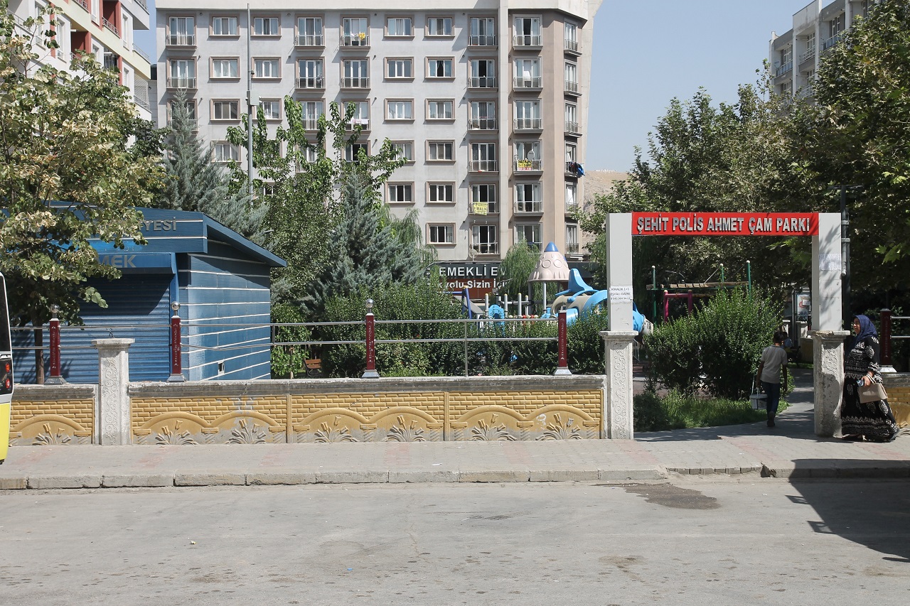 Ahmet Çam Parkı Emekli Evi (2)