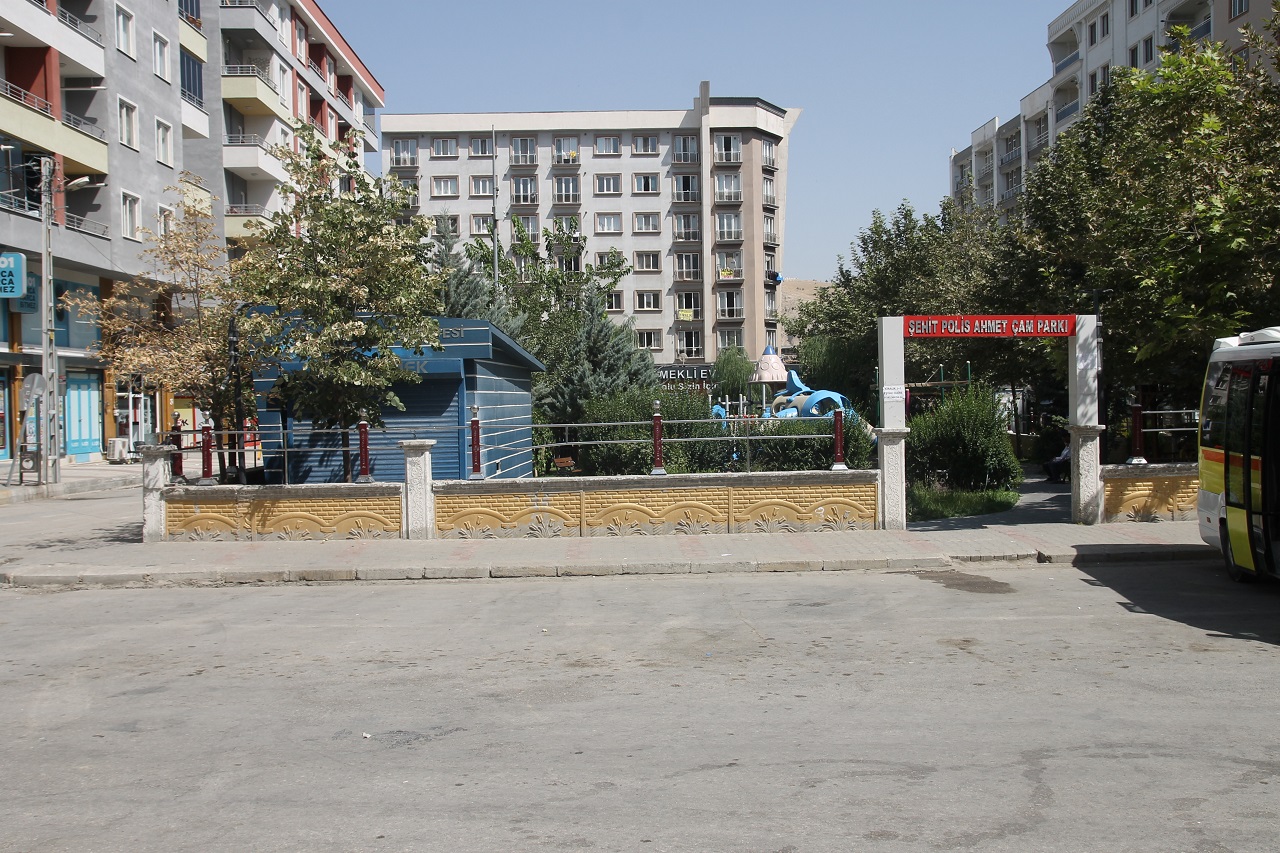 Ahmet Çam Parkı Emekli Evi (5)
