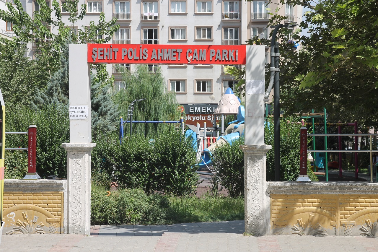 Ahmet Çam Parkı Emekli Evi (6)
