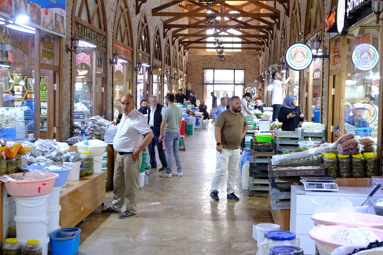 Van Peynirciler Çarşısı Van Otlu Peynir Fiyatı (4)