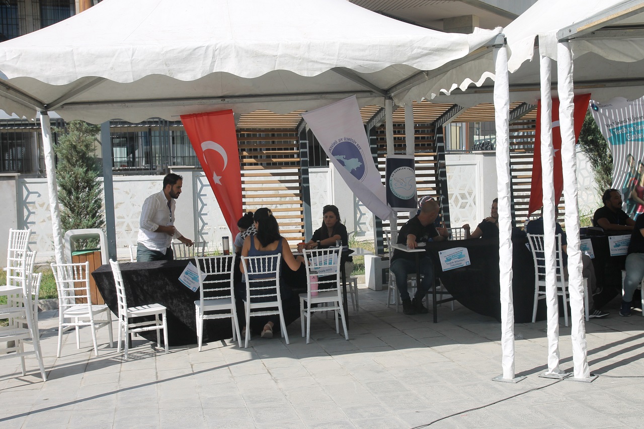 Van Yyü Tanıtım Standı (2)