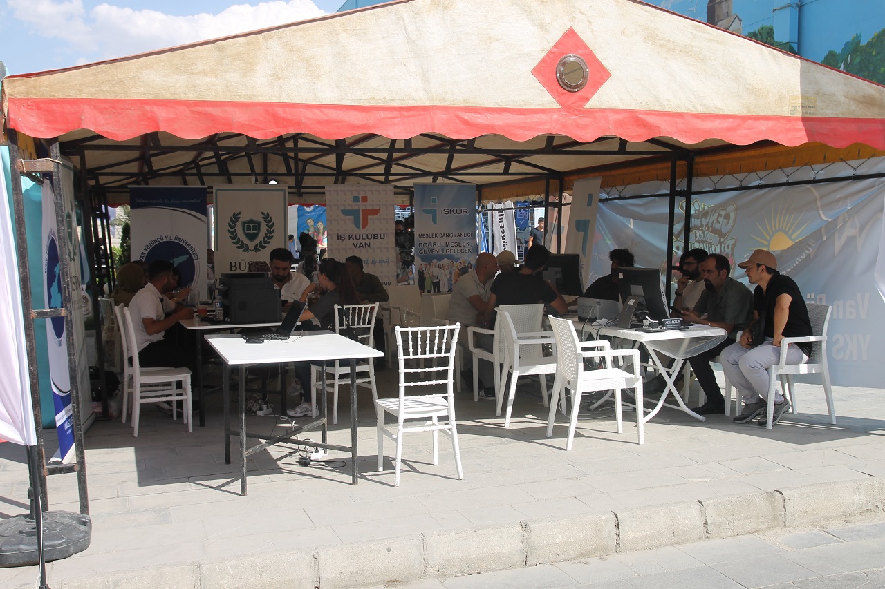 Van Yyü Tanıtım Standı (3)