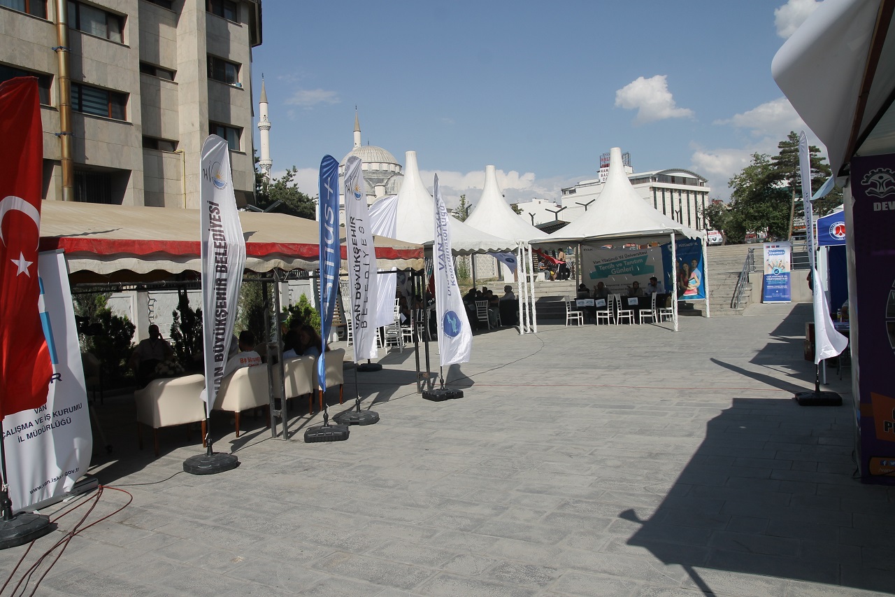 Van Yyü Tanıtım Standı (4)