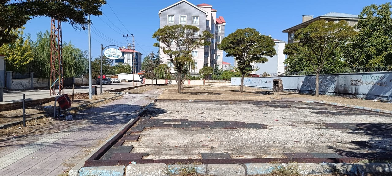 Edremit’teki Park Can Çekişiyor! (1)