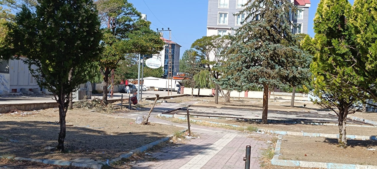 Edremit’teki Park Can Çekişiyor! (6)