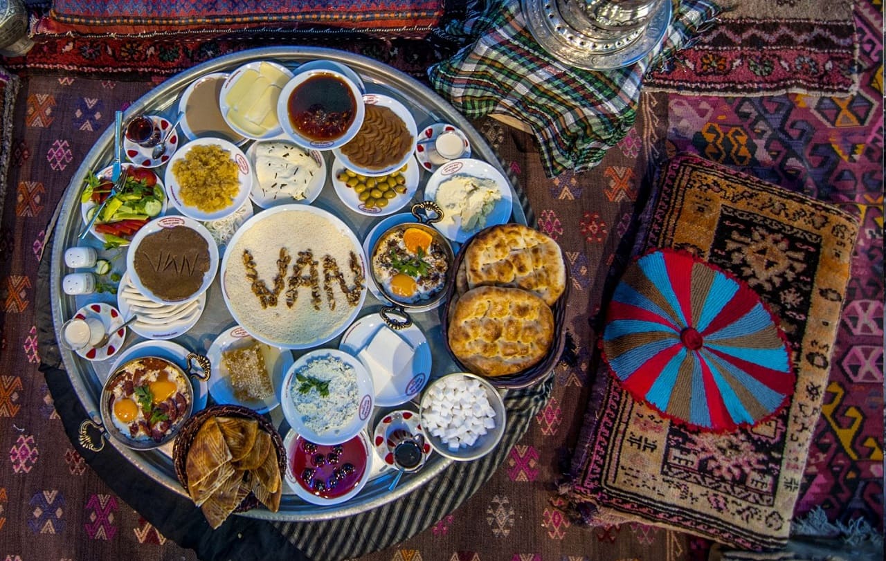 Van Neyi Ile Meşhur Van Kahvaltısı