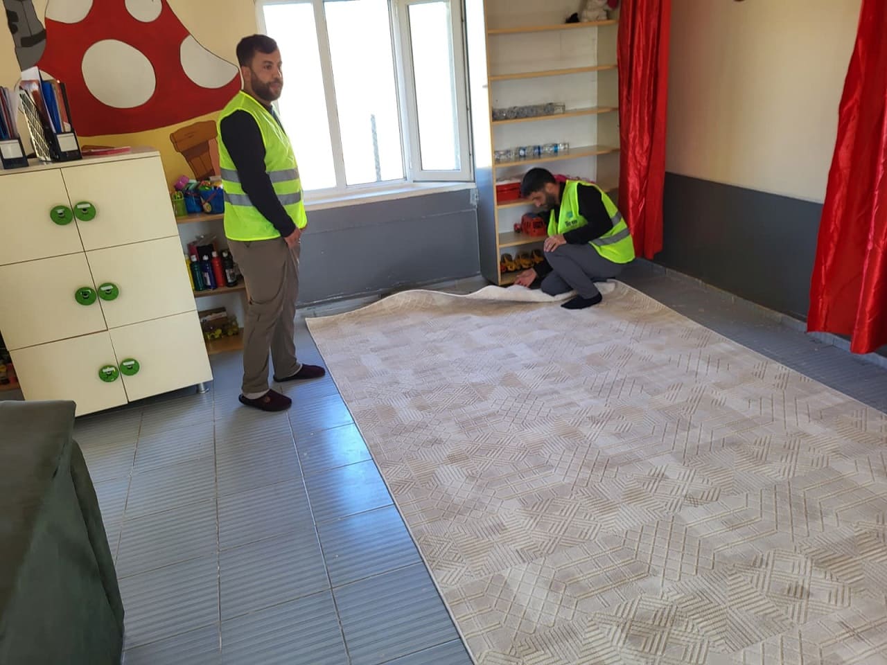 Van Umut Kervanı’ndan Anaokuluna Halı Ve Perde Desteği (4)