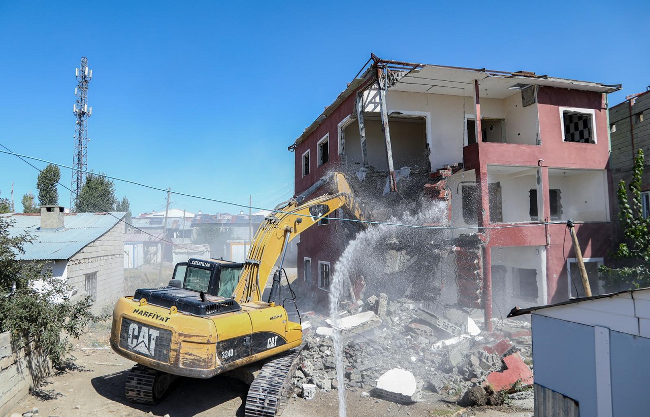 Van’da Kamulaştırma Ile Binalar Yıkılıyor! (1)